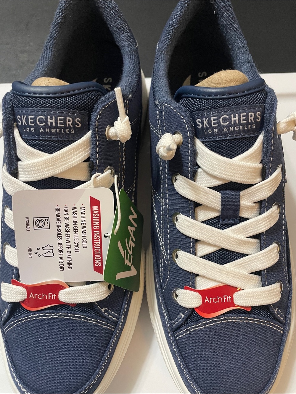 Skechers Vegan Arch Fit , Navy & Cream Lace-Up Sneakers NWT Sz. 7 machine wash